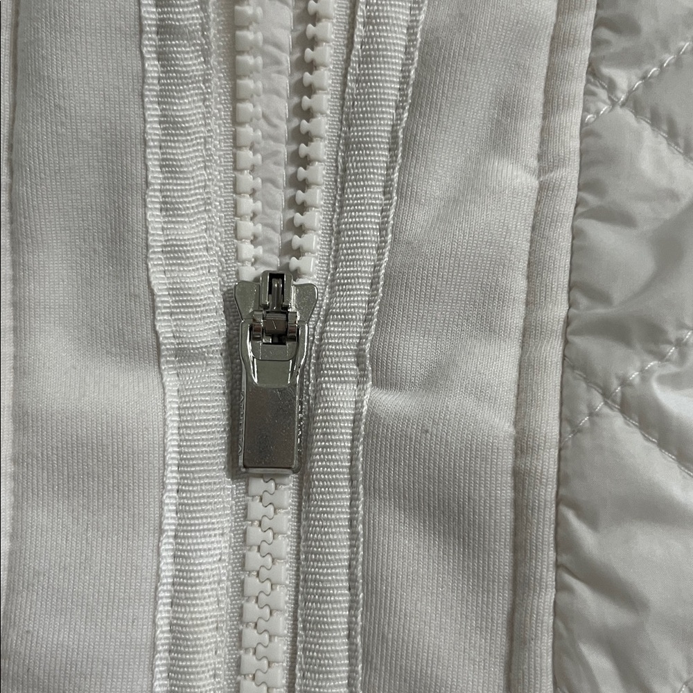 Athleta Women's white Quilted Vest - Picture 5 of 9